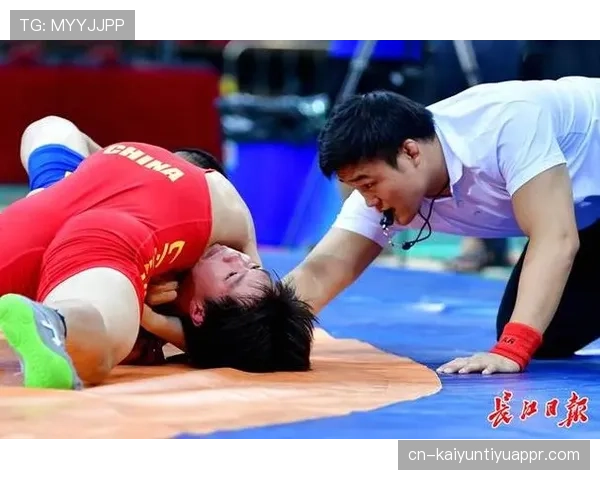 接触犯规和正常身体对抗，裁判如何精准判罚？