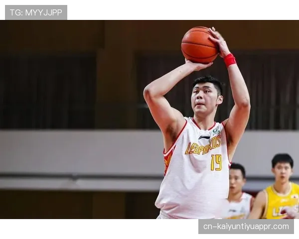 德里克·费舍尔关键时刻无球跑动提升球队进攻节奏明显