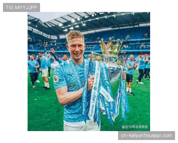 德布劳内能否跻身历史顶级中场行列？——基于技术特点与时代影响力的对比分析